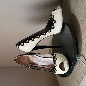Vintage VERSACE Cream & Black Grommet Leather Stiletto Heels. Size 6